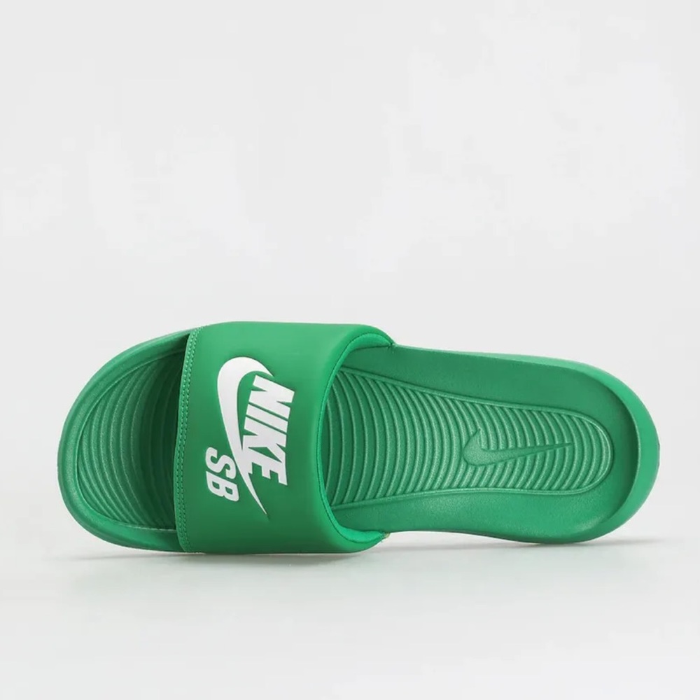 New Nike SB Victory One Slides Lucky Green (Sizes 11-15) DR2018 300 - Picture 5 of 7